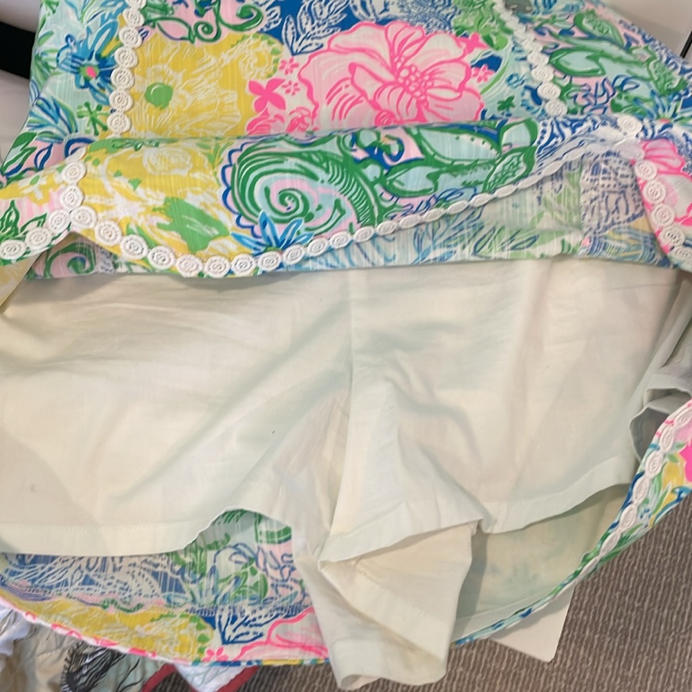 Lilly Pulitzer floral skort - Picture 3 of 4